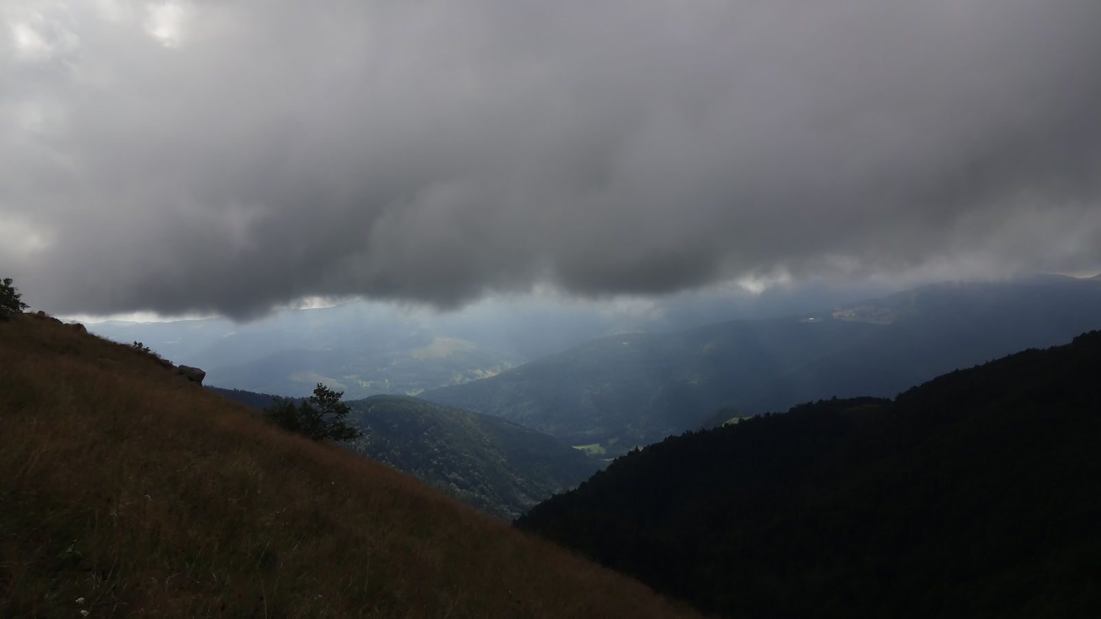 En face des nuages