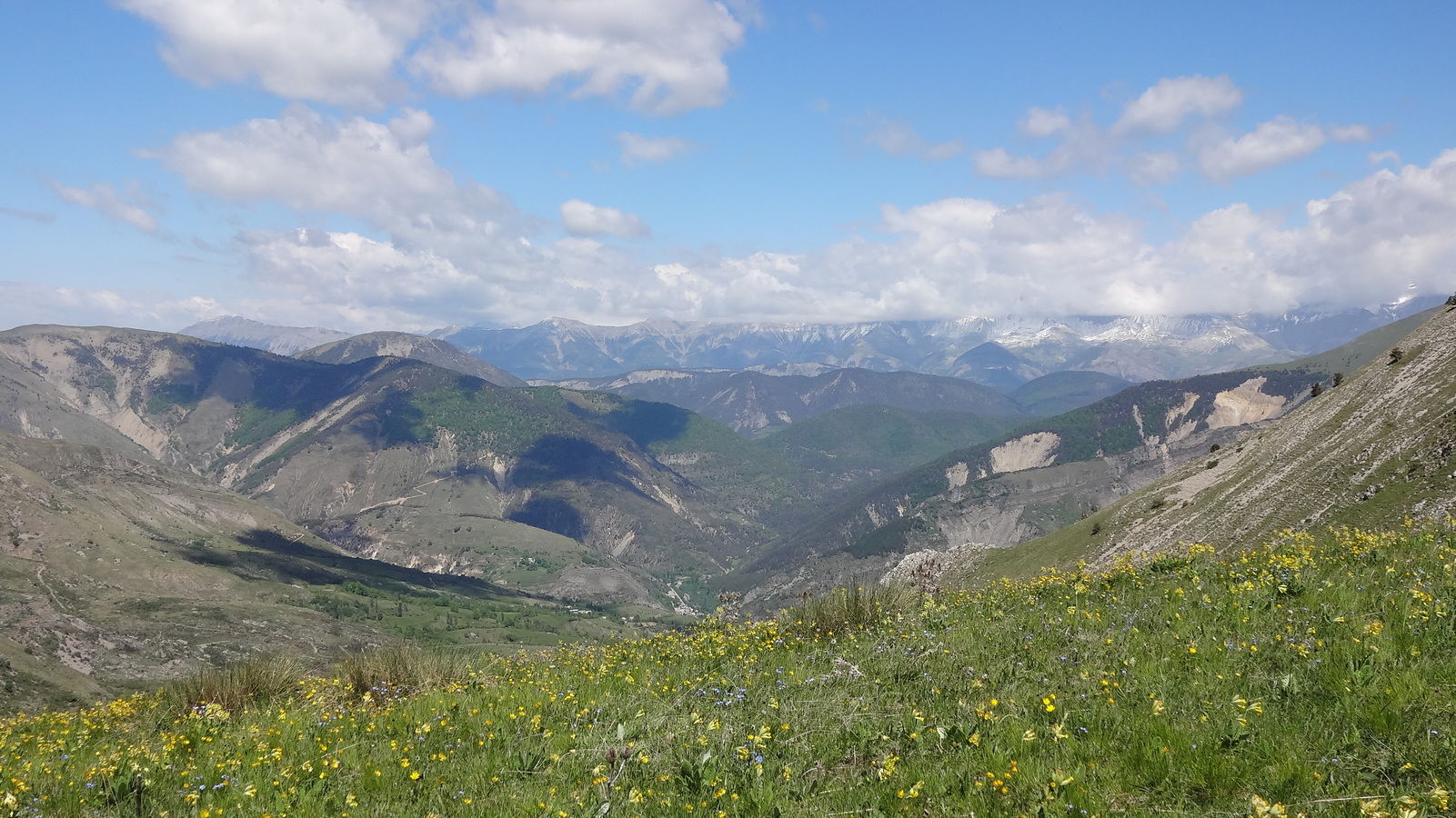 Vue sur la vallée du Bès depuis les Pâturages de Baran