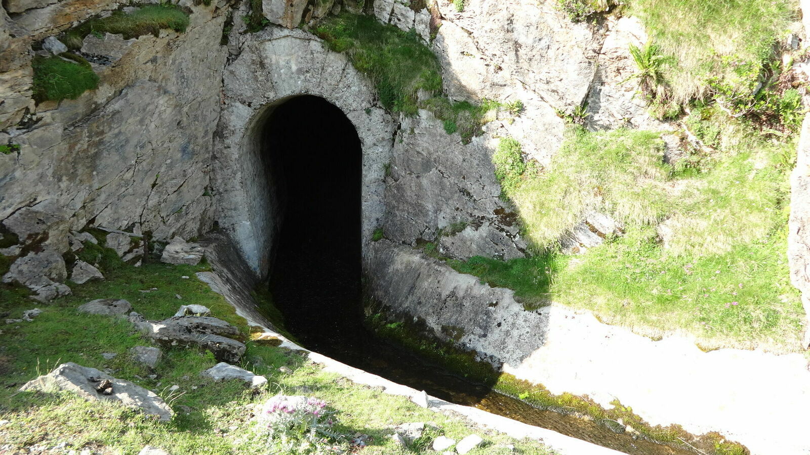 Canalisation de la rivière souterraine du gouffre Martel                               