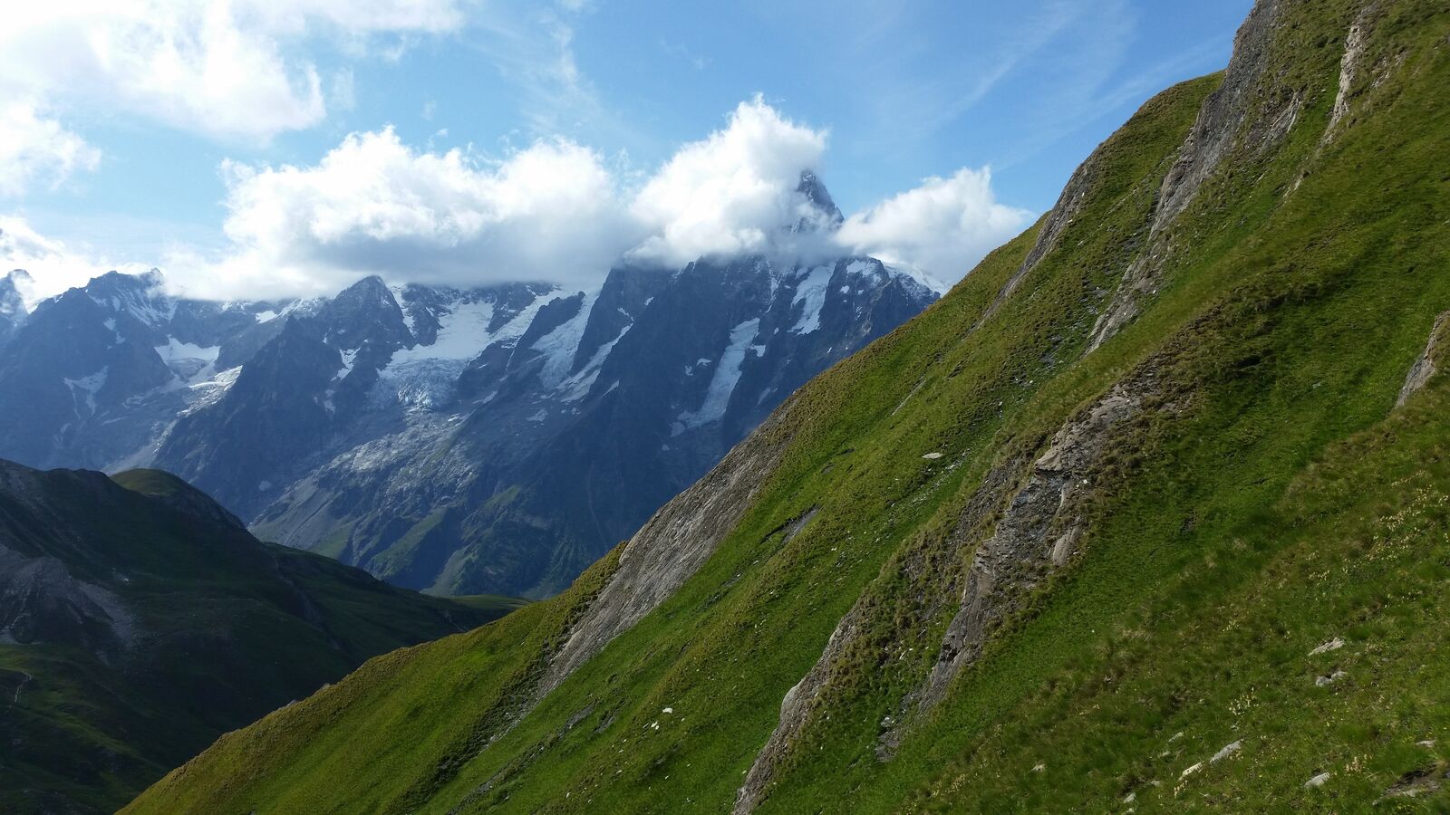 Grandes Jorasses au Colle Battaglione d'Aosta