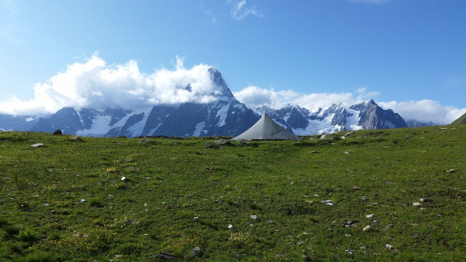 Bivouac face aux Grandes Jorasses