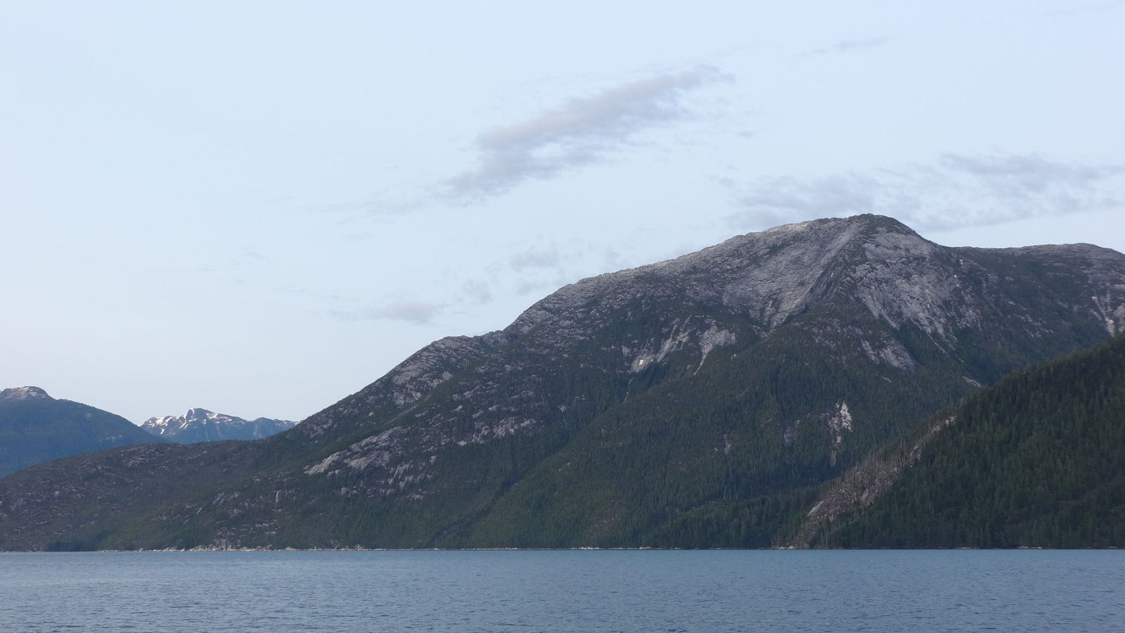 Dans les fjords, en direction de Bella-Coola