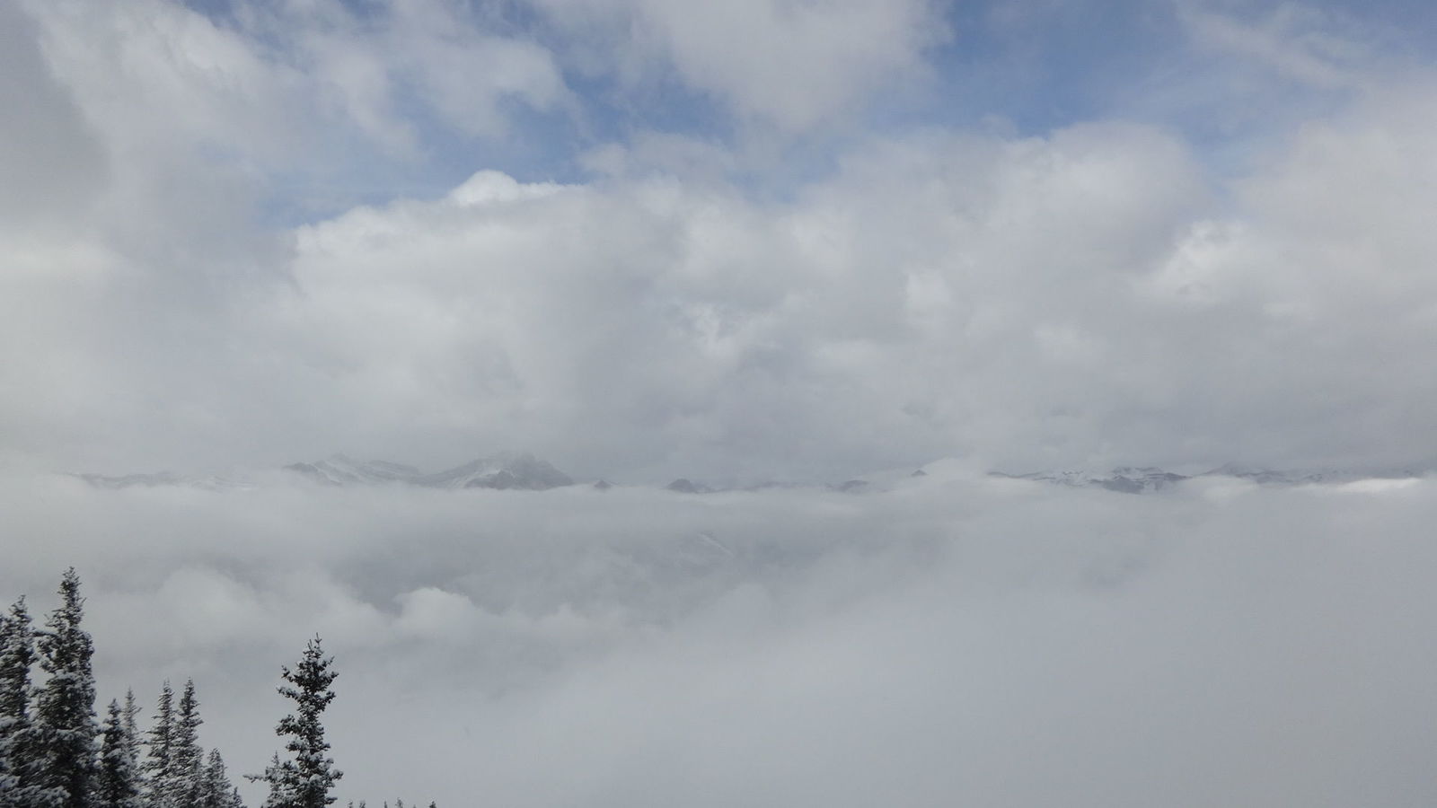 Bow Valley sous les nuages