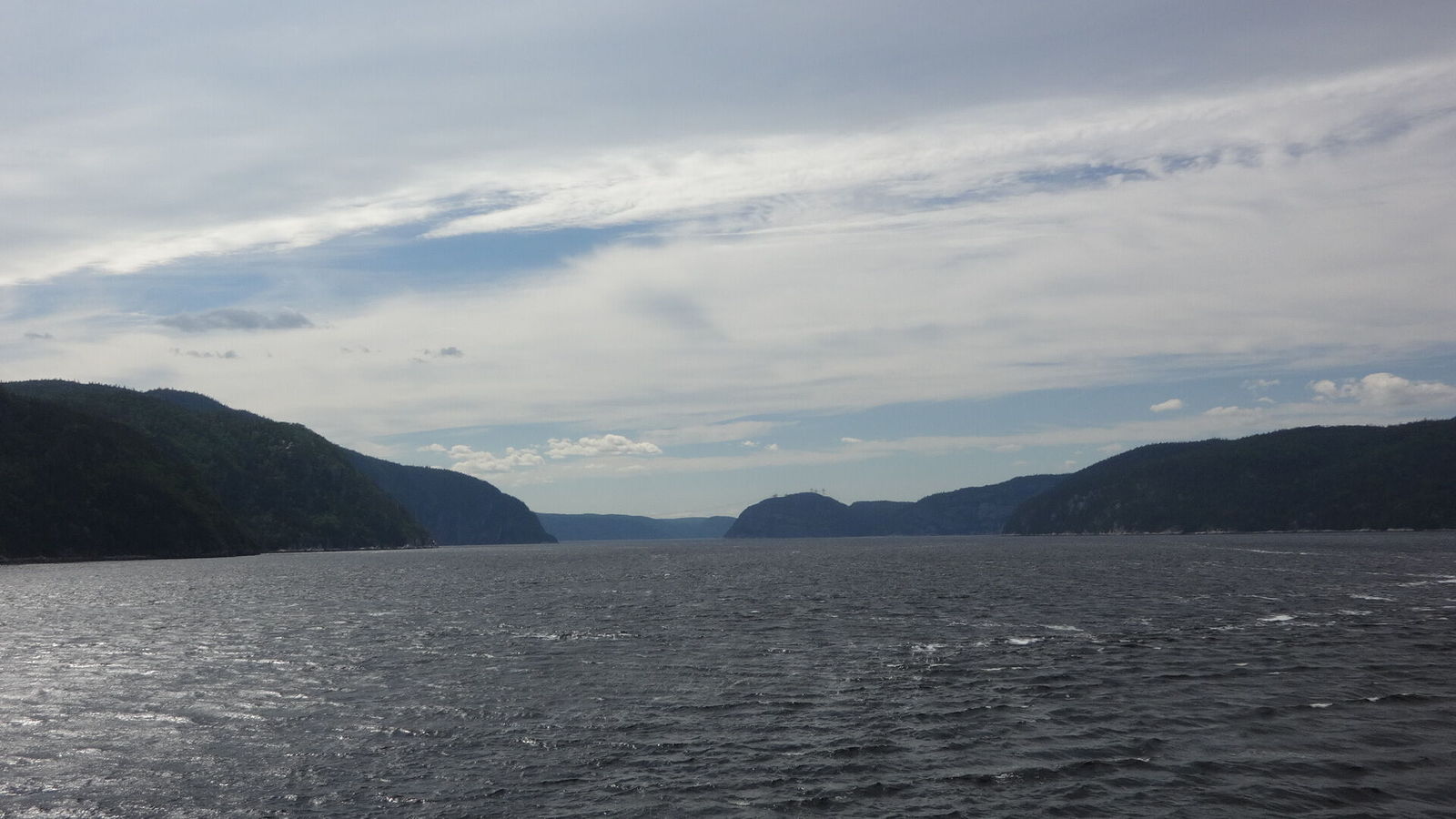 Traverse du fjord à son embouchure